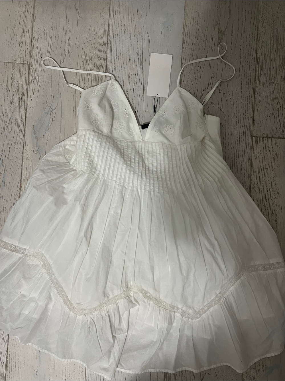Zara white dress size large zipper on side new with tags so cute didn’t fit